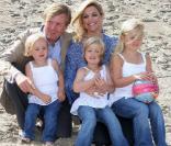 Maxima et Willem-Alexander des Pays-Bas avec leurs trois princesses, Catharina-Amalia, Alexia et Ariane, sur la plaged e leur ville de Wassenaar, le 20 juillet 2009