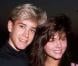 A peine âgée de 16 ans, Tiffani Thiessen était déjà une bombe ! Chaque fois qu'elle a posé les pieds sur un plateau de tournage, tous les hommes ont craqué. Et Mark-Paul Gosselaar de  Sauvés par le Gong  fut le premier !