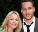 Souvenez-vous de Drazic et Anita, le couple le plus célèbre du Lycée d'Hartley. Il n'a pas fallu longtemps a Callan Mulvey pour craquer sur la sexy Lara Cox. Les deux tourtereaux ont eu le... coeur à vif !