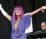  L'extravagante Lily Allen lors du festival de Glastonbury le 27 juin 2009. 
 &nbsp; 