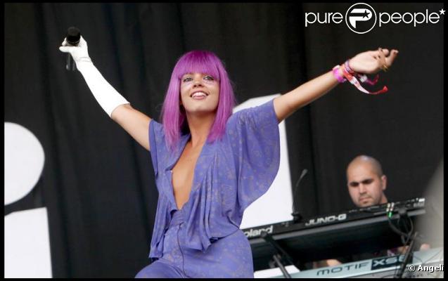  L'extravagante Lily Allen lors du festival de Glastonbury le 27 juin 2009. 
 &nbsp; 