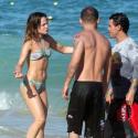 La très sexy Mena Suvari en bikini... vacances de rêve avec son boyfriend sous les tropiques !