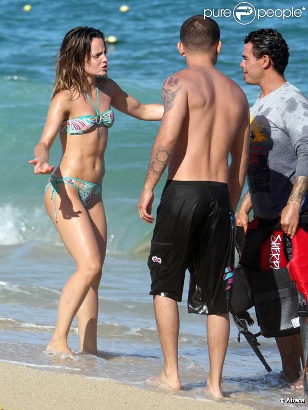 Mena Suvari en vacances avec son petit ami Simone Sestito à Los Cabos