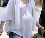 Sarah Michelle Gellar, trop belle en minishort et enceinte, dans les rues de Santa Monica, le 24 juillet 2009 !