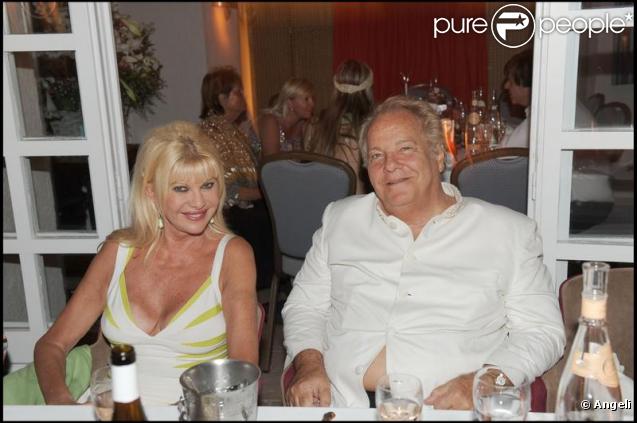 Ivana Trump et Massimo Gargia à la soirée Bacardi, à Saint-Tropez. 26/07/09