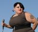 Beth Ditto, toujours survoltée et les Ting Tings endiablés : admirez leur impressionnante énergie sur scène !