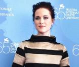 La discrétion... c'est le mot d'ordre d'Evan Rachel Wood. Même si elle adore les rayures, seules ses jambes seront découvertes.  