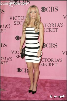 Les rayures, Hayden Panettiere, c'est son Dada ! Alors que les lignes horizontales ont la réputation d'élargir la silhouette, pour Hayden ça passe sans problème. C'est vraiment pas juste !