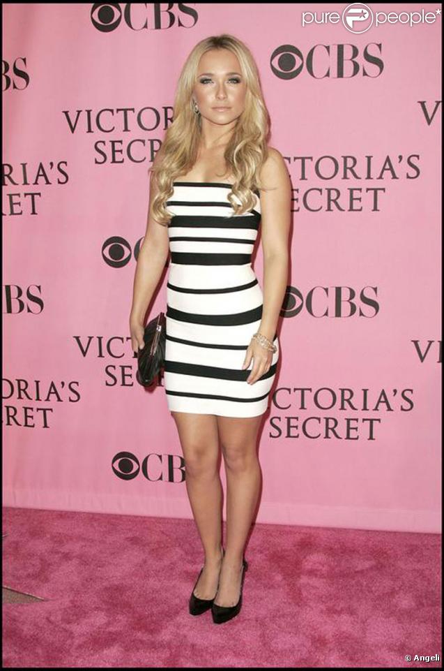Les rayures, Hayden Panettiere, c'est son Dada ! Alors que les lignes horizontales ont la réputation d'élargir la silhouette, pour Hayden ça passe sans problème. C'est vraiment pas juste !  