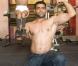 Romeo Dev, est le plus petit body-builder du monde, il mesure 60,96 centimètres et peut soulever des altères de 1,5 kilos