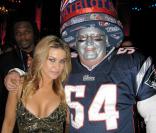 Carmen Electra : son décolleté pour consoler un supporter des Patriots...