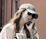 Ashey Tisdale boit son café à Toluca Lake le 24 juillet 2009