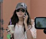 Ashey Tisdale boit son café à Toluca Lake le 24 juillet 2009