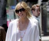 Sarah Michelle Gellar nous prouve que même enceinte, elle met un point d'honneur à soigner son look Mini-short en jean, top ample, escarpins et it-bag Gucci, elle est trop craquante ! 