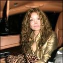 LaToya Jackson : impossible de ne pas la remarquer avec son look impossible... et sa chanson hommage à son frère !