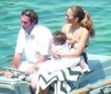 Jennifer Lopez, son mari Marc Anthony et leurs enfant Max et Emme en vacances à Saint-Tropez le 5 aout 2009