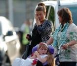 Coleen Rooney, sa mère et sa petite soeur arrivent au match amical Manchester Uited / FC Valence (UK, 5 août)