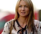 Louise Bonsall arrive au match amical Manchester Uited / FC Valence (UK, 5 août)