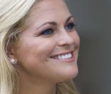 La princesse Madeleine de Suède resplendissante le jour de ses fiançailles, le 11 août 2009