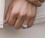 La princesse Madeleine de Suède est fiancée avec Jonas Bergström, le 11 août 2009 : très jolie bague ! 