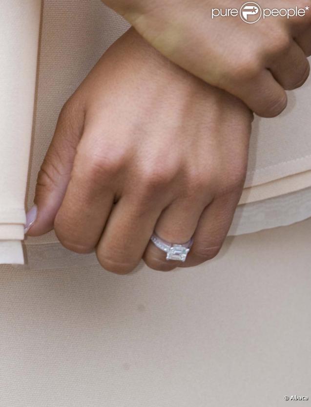 La princesse Madeleine de Suède est fiancée avec Jonas Bergström, le 11 août 2009 : très jolie bague ! 