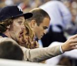 Kate Hudson lors d'un match de base-ball au Yankees Stadium à New York le 6 août 2009