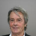 Une bonne nouvelle pour les chiens chinois : ils ont un nouveau défenseur en la personne d' Alain Delon...