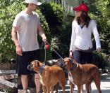 Jessica Biel et Justin Timberlake promènent leurs chiens et... font la gueule. Original.