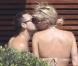Charlize Theron, en bikini, nous livre un festival de baisers et de tendres moments avec son séduisant boyfriend !