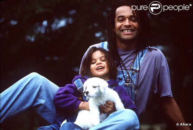 Yannick Noah et sa fille Yelena, dans les années 1990 