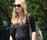 Sarah Michelle Gellar avec son chien à Beverly Hills (Los Angeles, 19 août 2009)
