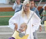 Tori Spelling et Stella (Malibu, 19 août 2009)