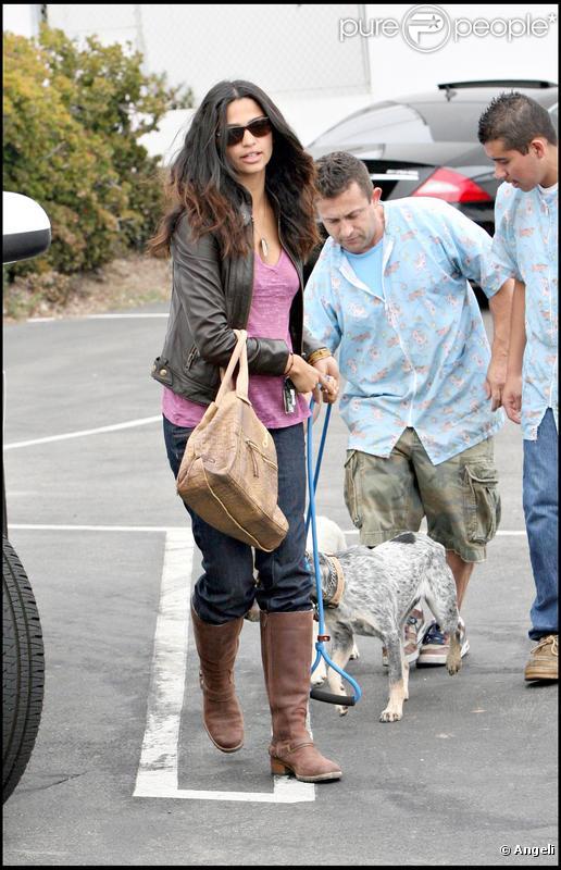 Camila Alves en solo à Malibu, elle a le look qui tue même enceinte !