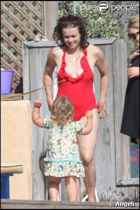 Helena Bonham Carter, Tim Burton et leur fille Nell à Malibu. Août 2009