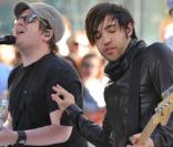Pete Wentz et Patrick Stump (à gauche) 