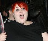 Beth Ditto sort de la galerie Proud à Londres le 27 août 2009