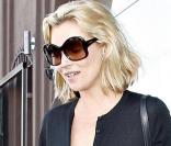 Elle ne l'a pas fait exprès mais son cardigan joue sur la transparence ! Bravo Kate ! 