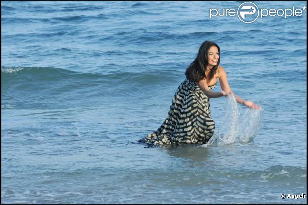 La splendide Maria Grazia Cucinotta devant le Lido, à Venise, en Italie, à la veille de l'ouverture de la 66e Mostra, le 1er septembre 2009 !