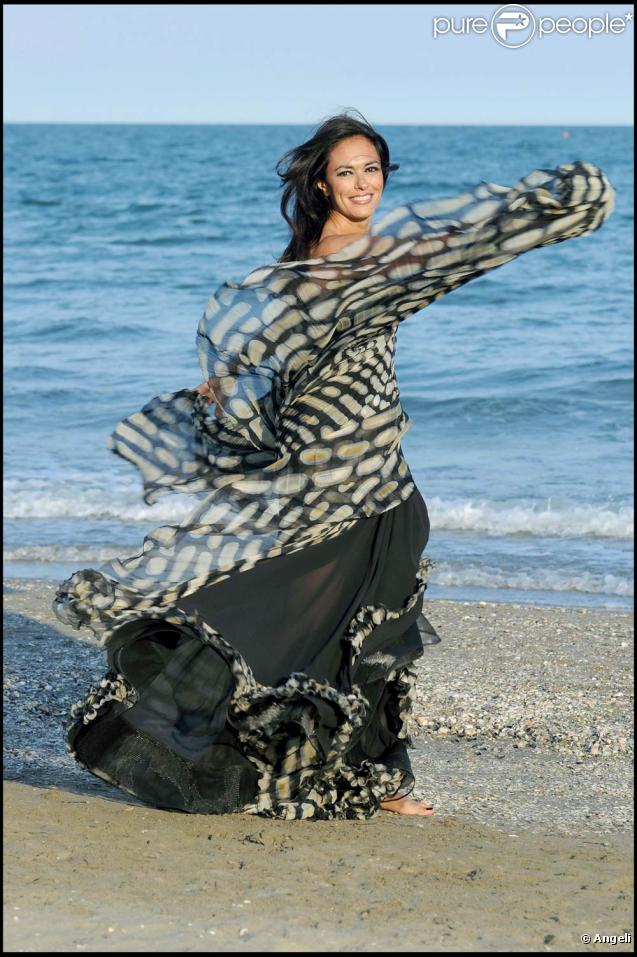 La splendide Maria Grazia Cucinotta devant le Lido, à Venise, en Italie, à la veille de l'ouverture de la 66e Mostra, le 1er septembre 2009 !