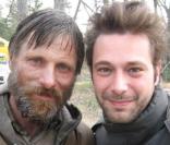 Viggo Mortensen et Adam Ikx sur le tournage de  The Road , à Pittsburgh, en Pennsylvanie, en mai 2008 !