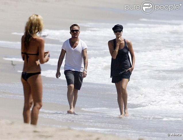 Charlize Theron et Stuart Townsend se promènent sur une plage de Malibu, en Californie, le 5 septembre 2009 !