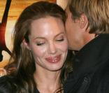 Brad Pitt et Angelina Jolie, un baiser plein d'amour...