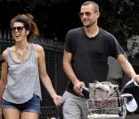 Marisa Tomei et son compagnon Logan Marshall-Green, sur un vélo dans les rues de New York ! Trop mignon !