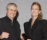 Robin Wright reçoit un prix de Claude Lelouch, à l'occasion de l'avant-première de son dernier film -  Les vies privées de Pippa Lee  -, et de l'hommage qui lui a été rendu, lors du 35e Festival de Deauville, le 10 septembre 2009 !