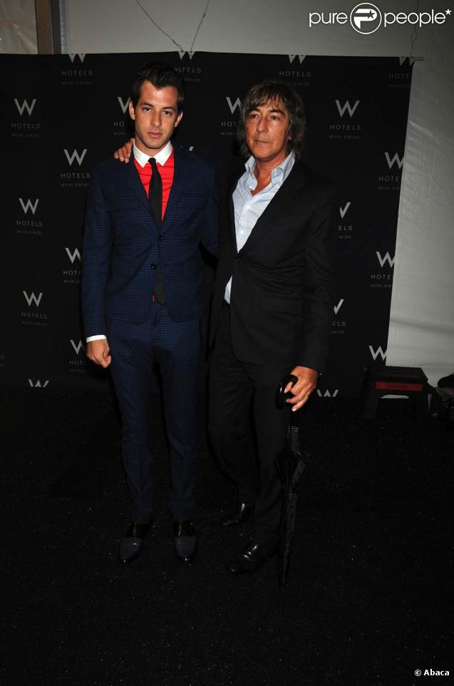 Marc et Laurence Ronson dans les backstages de la Fashion Week au W Lounge, le 11 septembre 2009 