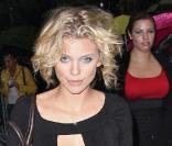 Annalyne McCord... très décolletée à New-York ! Elle va prendre un rhume de poitrine !
