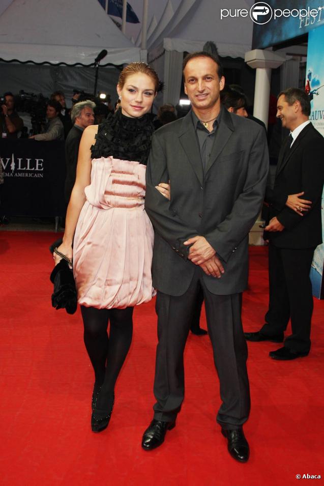 Festival de Deauville, le 12 septembre 2009, pour la projection du film  The Proposal  : Emilie Dequenne et son compagnon 