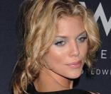 AnnaLynne McCord en backstage de la Fashion Week