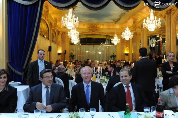 Brice Hortefeux et Haydar Demiryurek, vice-président du CFCM, Mohammed Moussaoui président du CFCM,  lors de la cérémonie de l'Iftar organisée par le Conseil National du Culte Musulman à Paris le 14 septembre 2009 