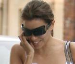Eva Longoria dans les rues de de Los Angeles avec sa robe blanche toute mignonne